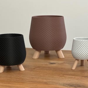 3D Printed Planter with Legs – Spiral or Mesh Pattern | Modern Plant Pot in 3 Sizes | Indoor Decorative Pot with Optional Short/Long Legs