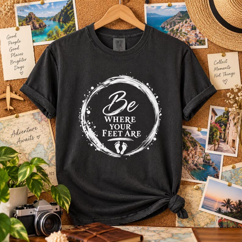Camiseta "Be Where Your Feet Are", camiseta con cita sobre mindfulness, regalo de Enso Circle Yoga imagen 1