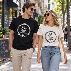 Camiseta "Be Where Your Feet Are", camiseta con cita sobre mindfulness, regalo de Enso Circle Yoga imagen 4