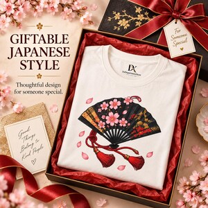 Camiseta japonesa con abanico plegable, camiseta Sensu con estampado de flores de cerezo, regalo para amantes de Japón. imagen 15
