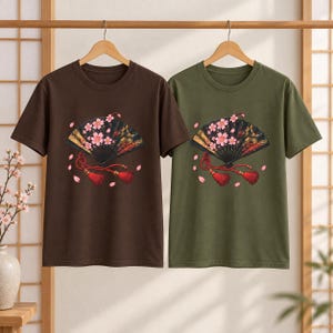 Camiseta japonesa con abanico plegable, camiseta Sensu con estampado de flores de cerezo, regalo para amantes de Japón. imagen 11