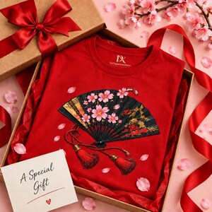 Camiseta japonesa con abanico plegable, camiseta Sensu con estampado de flores de cerezo, regalo para amantes de Japón. imagen 10