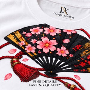 Camiseta japonesa con abanico plegable, camiseta Sensu con estampado de flores de cerezo, regalo para amantes de Japón. imagen 3