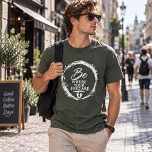 Camiseta "Be Where Your Feet Are", camiseta con cita sobre mindfulness, regalo de Enso Circle Yoga imagen 6