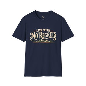 Camiseta "Viva Sem Arrependimentos", Camiseta Retrô para Trilhas na Montanha, Presente para Amantes de Aventuras imagem 10