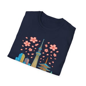 Japan Stadt T-Shirt, Sky Tower Unisex T-Shirt, Kirschblüte, Blumen T-Shirt, Reise Shirt, Japan Souvenir, Frühlingsmode, Geschenkidee Bild 5