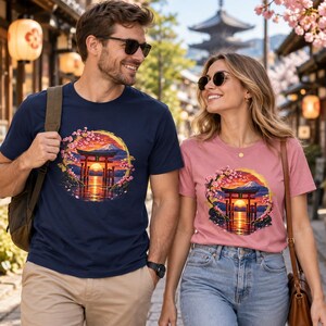 Camiseta Torii Gate, Camiseta Pôr do Sol em Santuário Japonês, Presente de Viagem ao Japão com Estampa de Cerejeiras em Flor imagem 16