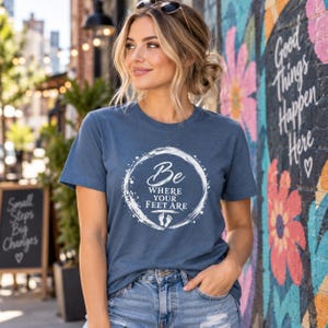 Camiseta "Be Where Your Feet Are", camiseta con cita sobre mindfulness, regalo de Enso Circle Yoga imagen 5