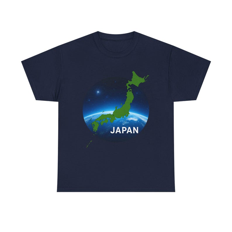 Maglietta grafica Japan Earth, maglietta unisex in cotone pesante, regalo per gli amanti dei viaggi, maglietta Japan Pride, abbigliamento per la Giornata della Terra, abbigliamento casual immagine 1