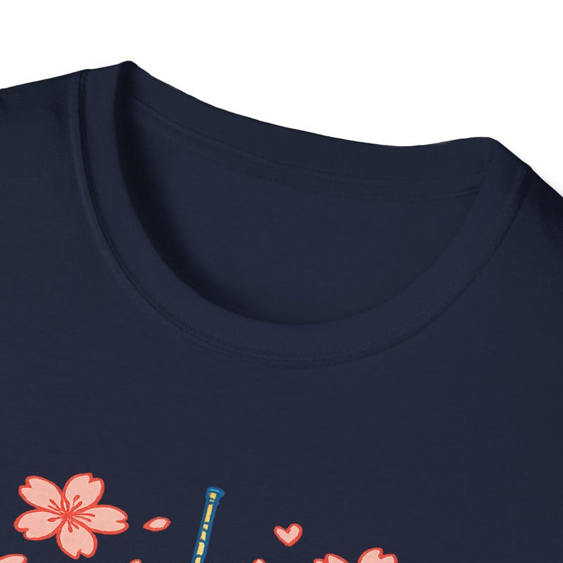 Japan Stadt T-Shirt, Sky Tower Unisex T-Shirt, Kirschblüte, Blumen T-Shirt, Reise Shirt, Japan Souvenir, Frühlingsmode, Geschenkidee Bild 4