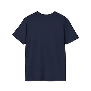 Japan Stadt T-Shirt, Sky Tower Unisex T-Shirt, Kirschblüte, Blumen T-Shirt, Reise Shirt, Japan Souvenir, Frühlingsmode, Geschenkidee Bild 2
