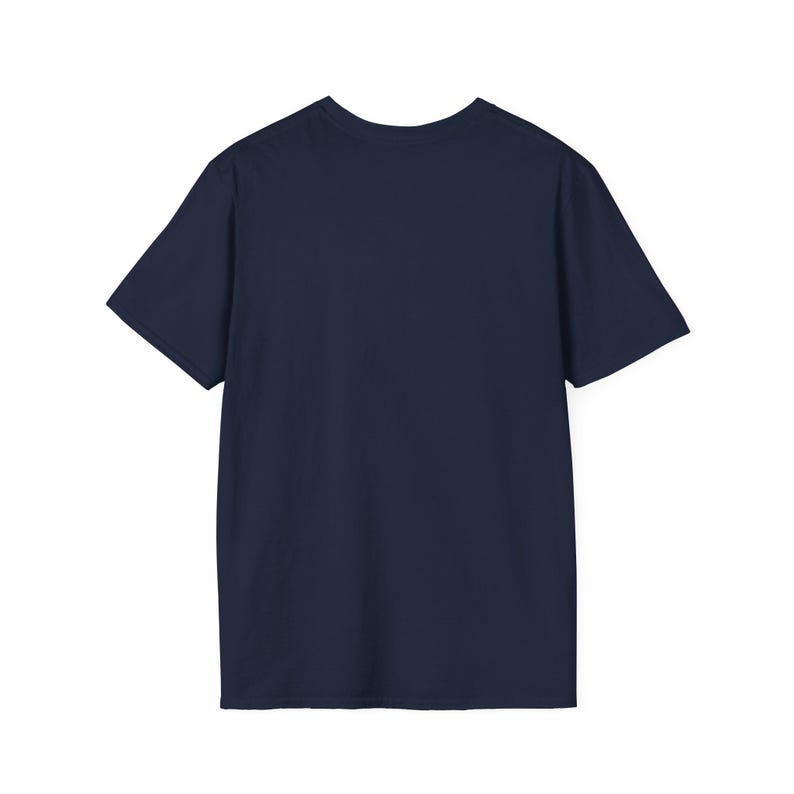 Japan Stadt T-Shirt, Sky Tower Unisex T-Shirt, Kirschblüte, Blumen T-Shirt, Reise Shirt, Japan Souvenir, Frühlingsmode, Geschenkidee Bild 2