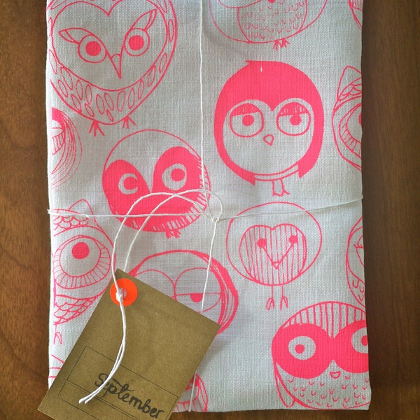 MOCHO Owl Printed Teatowel Neon Pink