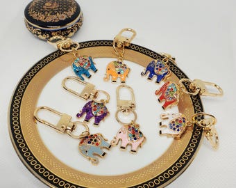Lucky Elephant-sleutelhanger met strassteentjes, gouden karabijnsluiting, kleurrijke emaille olifant tasbedel, portemonnee-bedel, cadeau voor haar