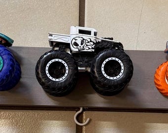 Hanging 3 (1:64) truck and 6 mini truck customizable wall display