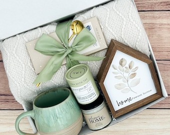 New Homeowner Gift Basket: Cozy Blanket, Candle & Gourmet Treats