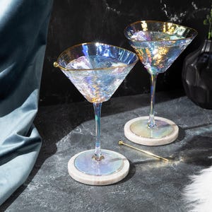 Skimrande hamrade martiniglas med guldkant, cocktailprickar och underlägg, set om 2