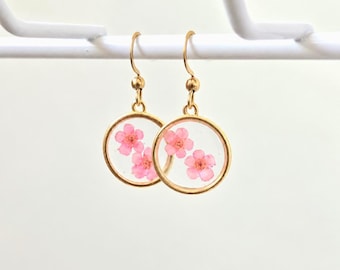 Pressed Narcissus Flower Earrings, White Flower Resin Earrings, Gold Dangle Floral Jewelry