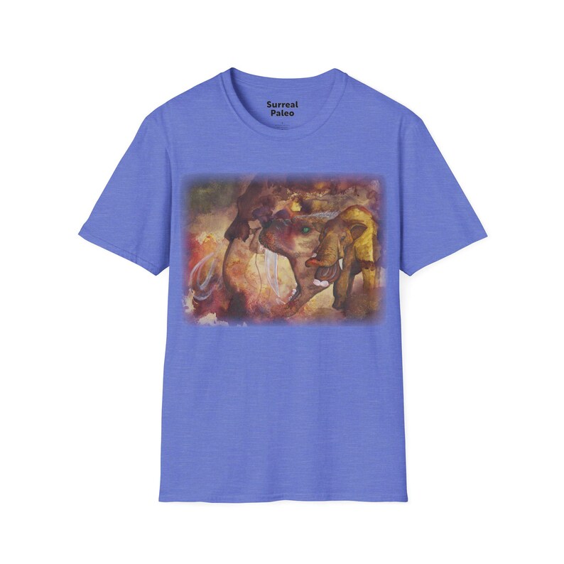 Camiseta con ilustración surrealista de mamut / Camiseta de arte de mamíferos prehistóricos Heather Royal