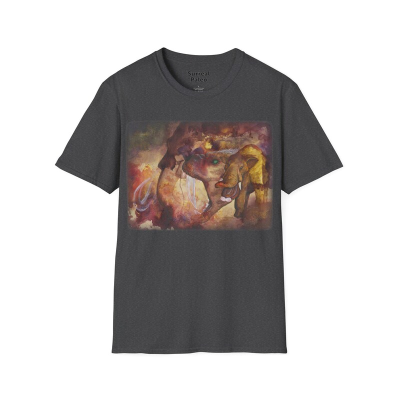 Camiseta con ilustración surrealista de mamut / Camiseta de arte de mamíferos prehistóricos Dark Heather