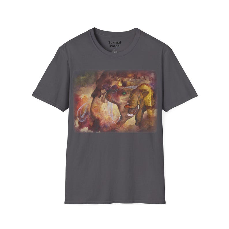 Camiseta con ilustración surrealista de mamut / Camiseta de arte de mamíferos prehistóricos Charcoal