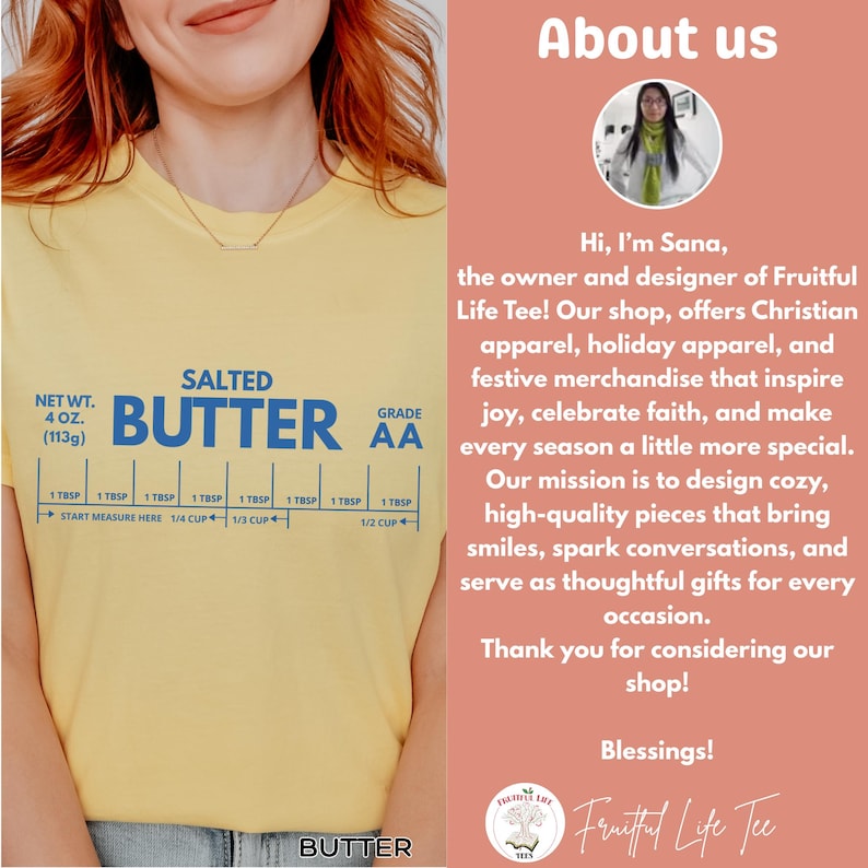 Op de afbeelding: Lichtgeel t-shirt met een blauwe afbeelding van een boter meetgids. De tekst op het shirt luidt "SALTED BUTTER" en "NET WT. 113g". Het shirt bevat ook de tekst "START MEASURE HERE".