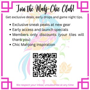 Pu&ograve; includere: Grafica rosa e bianca che promuove il "Mahj-Chic Club!" con testo su offerte esclusive, uscite anticipate e consigli per serate di gioco. Include un codice QR e la frase "We respect your inbox, unsubscribe at any time."