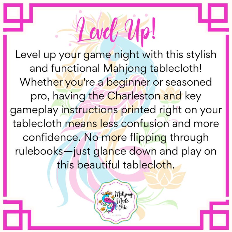 K&ouml;nnte beinhalten: Ein rosa gerahmtes Bild mit dem Text &bdquo;Level Up!&ldquo;, das eine stilvolle Mahjong-Tischdecke beschreibt. Die Tischdecke hat Charleston- und Spielanweisungen aufgedruckt. Das Logo &bdquo;Mahjong Made Chic&ldquo; ist ebenfalls sichtbar.