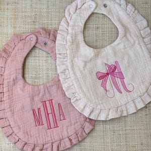 Personalized Monogram Baby Bib, Baby Girl Monogramed Bib, Muslin Cotton Bib, Baby Shower Gift, Ruffle Bib, Embroidered Baby Gift