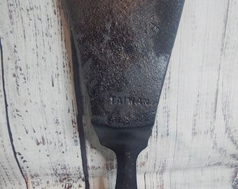 11x4.5 in cast iron rounded wedge spatula