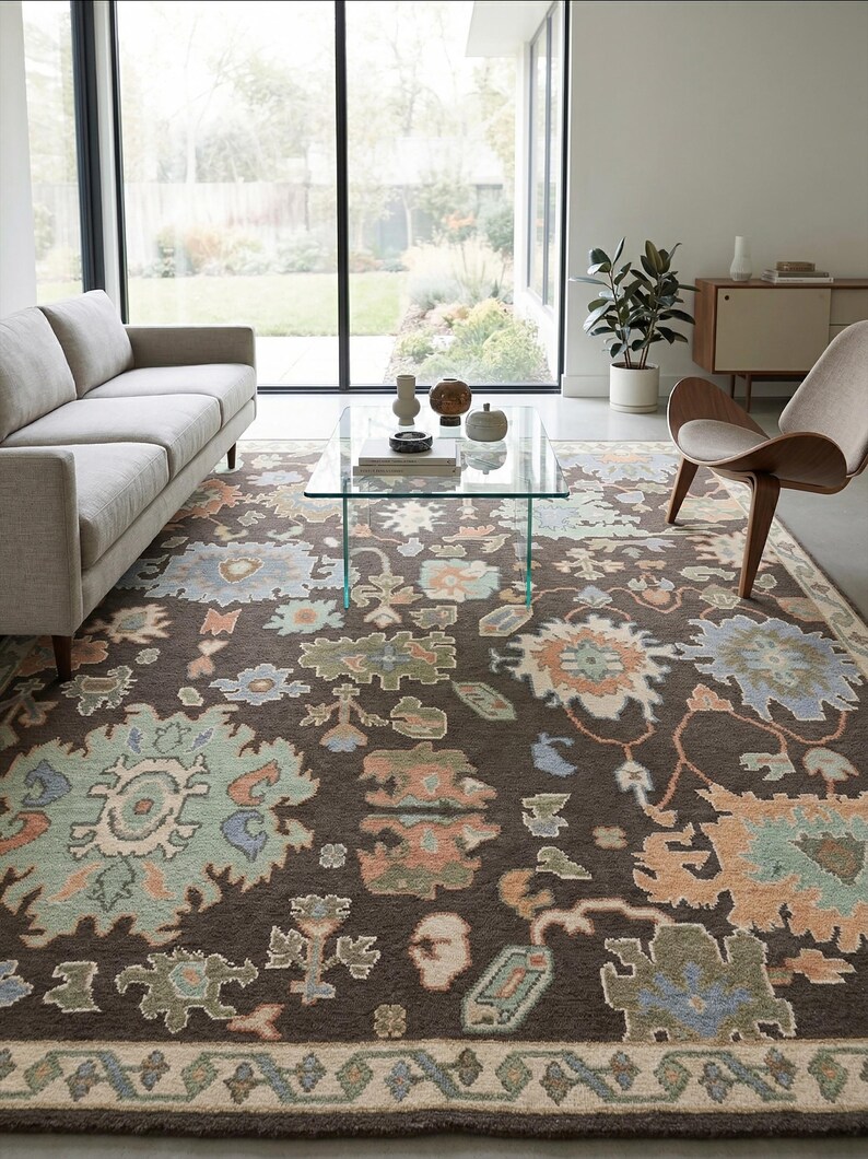 Tapis Oushak brun terreux noué à la main, grand tapis en laine moderne bio, cacao foncé et floral sauge, décoration de sol discrète de luxe personnalisée image 3