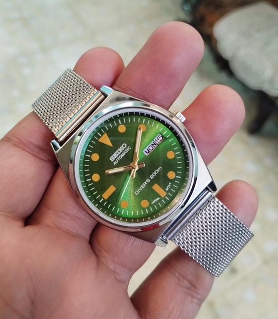 Vintage Seiko 5 Mens Automatic Green Divers Style Dial Day Date