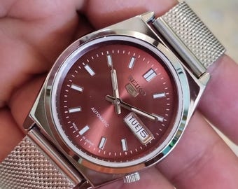 vintage Seiko 5 mens automatic brown dial daydate working wrist watch..37.5mm retro timepiece