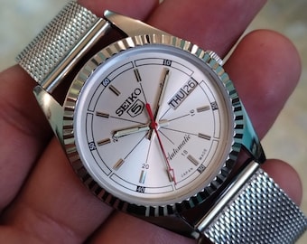 vintage Seiko 5 mens automatic silver dial stainless steel japan working wrist watch..35mm
