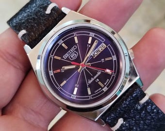 vintage Seiko 5 mens automatic blue daydate classy dial working wrist watch..37.5mm retro timepiece leather strap