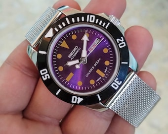 vintage Seiko 5 mens automatic rich purple color dial divers style rotating bezel day date japan working wrist watch..40mm