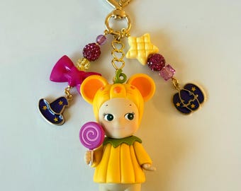 Llavero/Colgante para bolso de Sonny Angel / “Ratón con parche de calabaza”