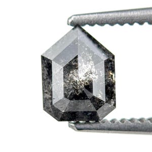 Diamante pentagonale "sale e pepe" da 0,91 carati, diamante naturale grigio fantasia sciolto, taglio a gradini stile rosa per pendente e anello di fidanzamento