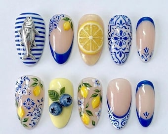 Handgefertigte Mediterrane Majolika Nägel, 3D Zitrone & Blaubeere Kunst, Kobalt Blaues Keramik Design, Sommer Vibes für mutige künstlerische Vibes