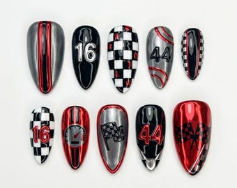 Handgemaakte Formula 1 Racing Press On Nails, zwarte en zilveren ontwerpen met geblokte vlaggen, gewaagde en sportieve nailart