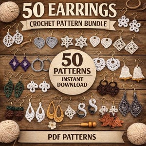 Puede incluir: Una colección de 50 patrones de pendientes de ganchillo exhibidos sobre una superficie de madera. Los pendientes varían en diseño, incluyendo corazones, hojas y formas geométricas. La imagen incluye texto que dice "50 Earrings Crochet Pattern Bundle" y "Instant Download".