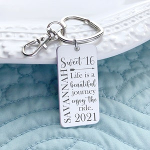 Sweet Sixteen 16 porte-clés gravés et personnalisés avec nom, année et citation