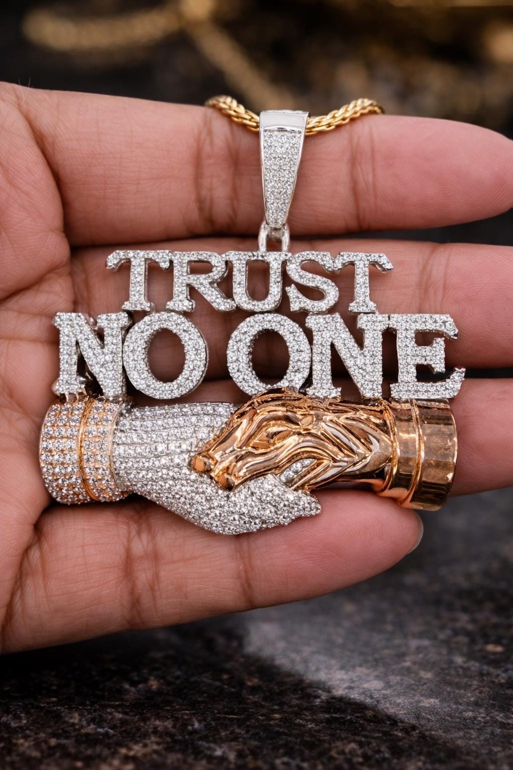 Collana Hip Hop Trust No One in lega con pendente a catena 13mm