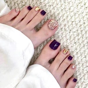 Purple Glitter Press On Toenails: Y2K Gold Accent Pedicure Set