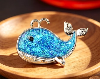 Broche blauwe vinvis, schattige dierenspeld, grillige oceaansieraden, opaalstijl broche, minimalistische reversspeld, cadeau voor haar, cadeau zeeliefhebber