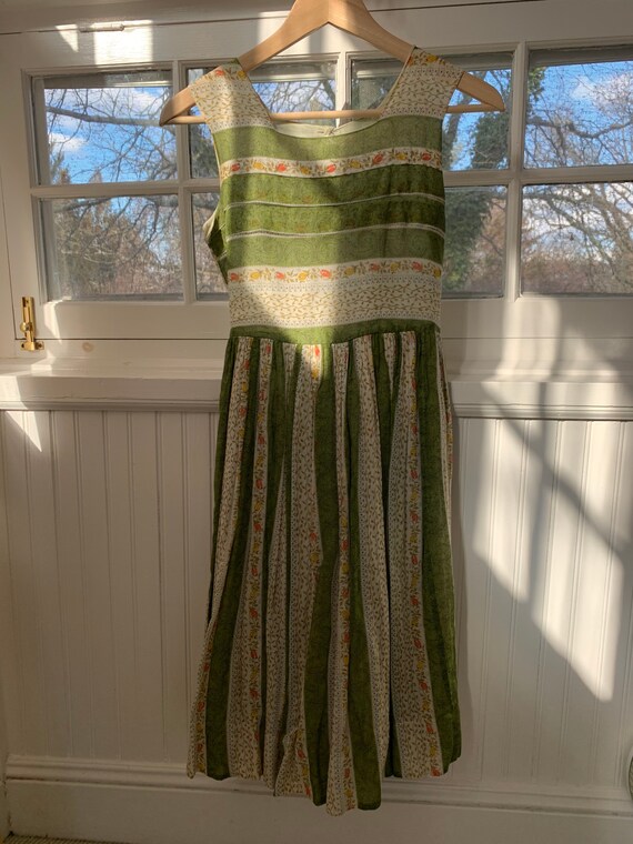 Authentic vintage 1950s delicate floral cotton law