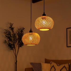 Lámpara colgante de bambú tejida a mano: lámpara de techo de mimbre para una acogedora decoración bohemia