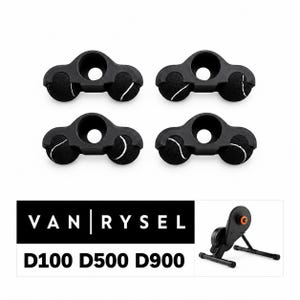 Peut inclure: Quatre embouts de pied de meuble en plastique noir, chacun intégrant deux balles de tennis noires avec des coutures blanches. En dessous, une étiquette rectangulaire noire affiche le texte blanc VAN RYSEL D100 D500 D900 et un home-trainer noir.