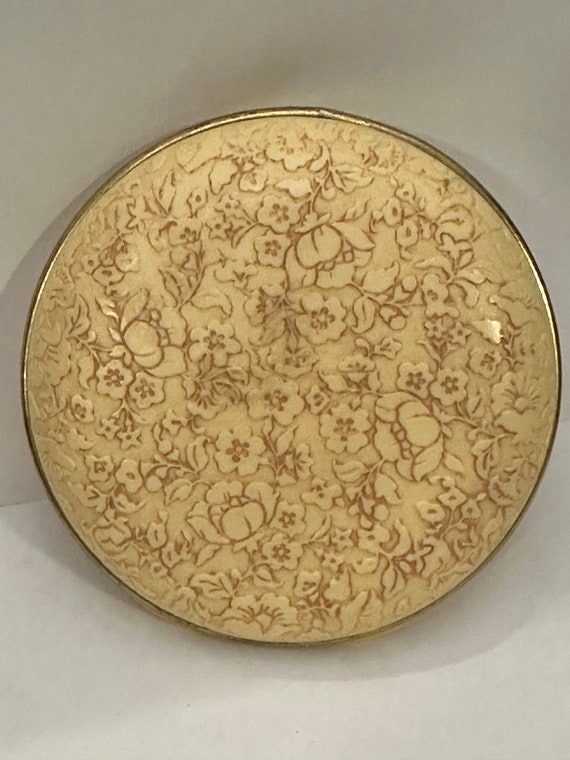 Vintage Avon Embossed Flowers Face Powder Compact - image 1