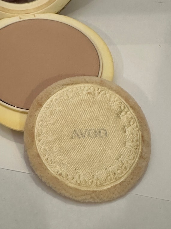 Vintage Avon Embossed Flowers Face Powder Compact - image 7